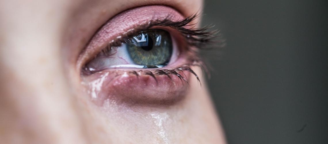Oczyszczająca moc płaczu. Dlaczego nie warto wstrzymywać łez?