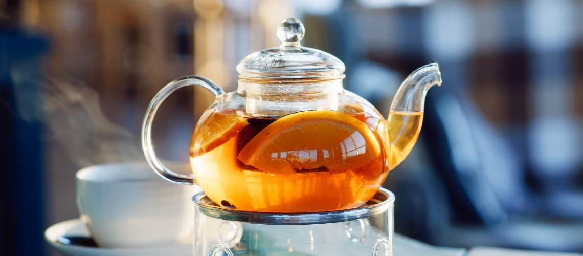 Sezon na zimową herbatę trwa w najlepsze! Jak ją prawidłowo zaparzyć?