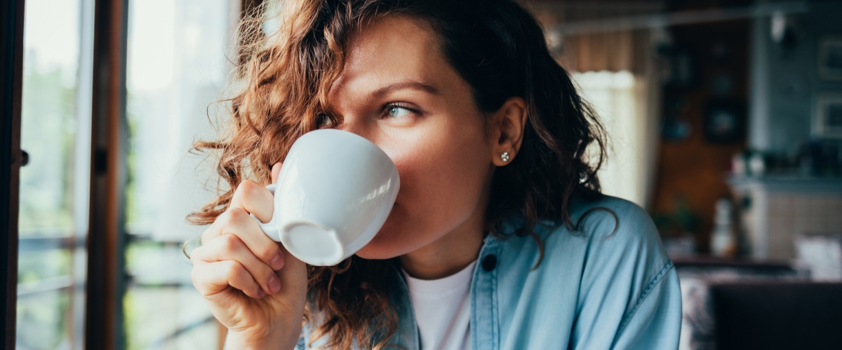 Jak i kiedy najlepiej pić kawę, by nie szkodzić energii i koncentracji?